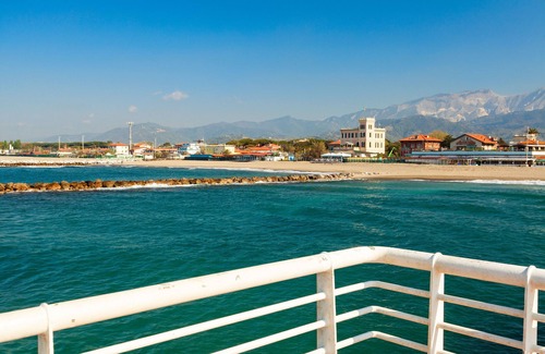 Marina di Massa Apartment | Apartment Casa Cesarina with Terrace, Balcony & A/C