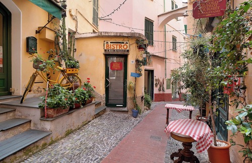 Bordighera Apartment | Apartment 'Casa Elena' with Wi-Fi and Air Conditioning