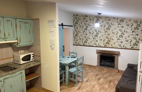 Huetor Santillan Apartment | Apartment 'Casa Rural Luís' with Mountain View, Shared Pool and Wi-Fi