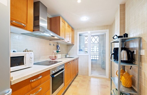 Benahavis Apartment | Apartment 'Casa Eva' with Shared Pool, Wi-Fi and Air Conditioning