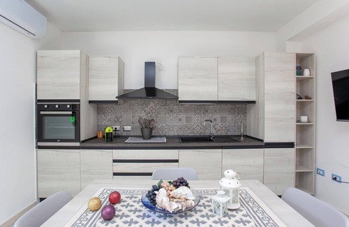 Orosei Apartment | Apartment Casa Francesco near the beach with terraces and garden