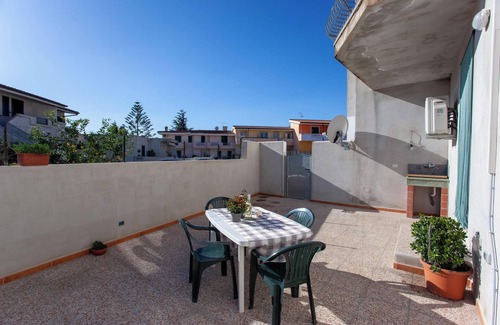 Orosei Apartment | Apartment Casa Francesco near the beach with terraces and garden