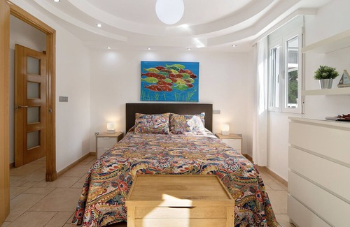 Cadiz Apartment | Apartment 'Casa Gades' with Sea View, Wi-Fi and Air Conditioning