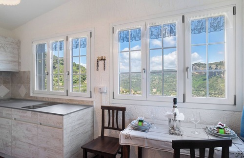 Ventimiglia Apartment | Apartment 'Casa Ofelia' with Sea View, Wi-Fi and Air Conditioning