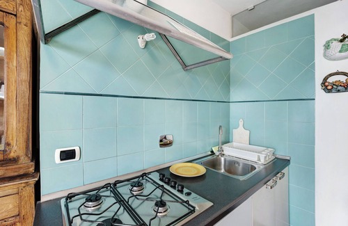 Poggi Apartment | Apartment 'Casa Pepe' with Sea View, Garden & Wi-Fi
