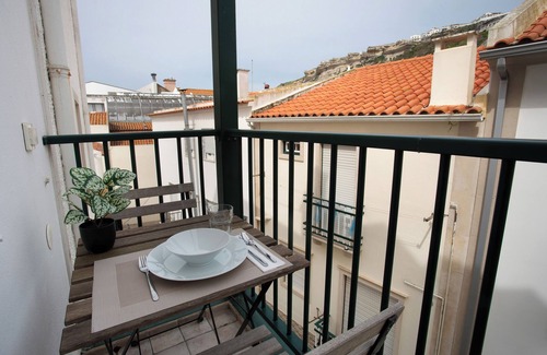 Nazare Apartment | Apartment "Casa Ribeiro - Tropical" with Balcony & Wi-Fi