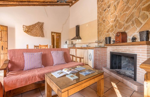 Castril Apartment | Apartment 'Casa Rocío' with Mountain View, Wi-Fi and Air Conditioning