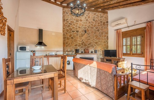 Castril Apartment | Apartment 'Casa Rocío' with Mountain View, Wi-Fi and Air Conditioning