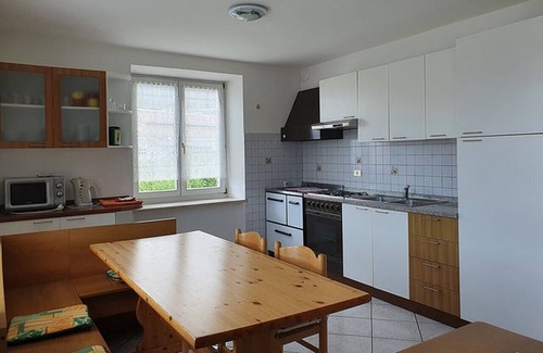 Brez Apartment | Apartment 'Casa vacanze Rosa 4' with Mountain View, Balcony and Wi-Fi