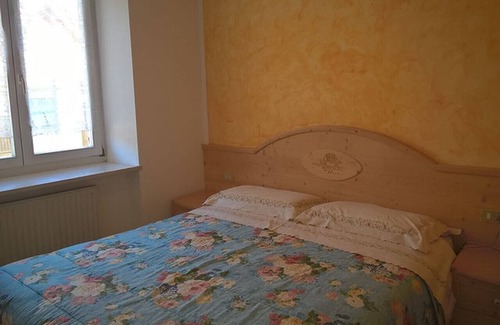 Brez Apartment | Apartment 'Casa vacanze Rosa 4' with Mountain View, Balcony and Wi-Fi