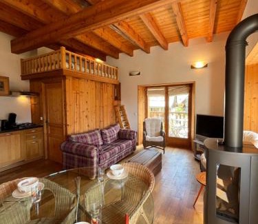 Oz-en-Oisans Apartment | Apartment Cascade 3 minutes from Alpe d Huez Grand Domaine via Oz en Oisans