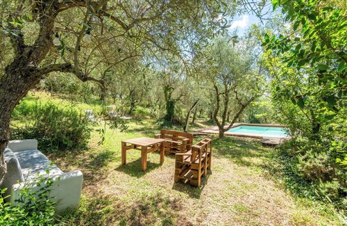 Le Tolfe Apartment | Apartment 'Caselunghe Exclusive' with Shared Pool, Wi-Fi and Air Conditioning