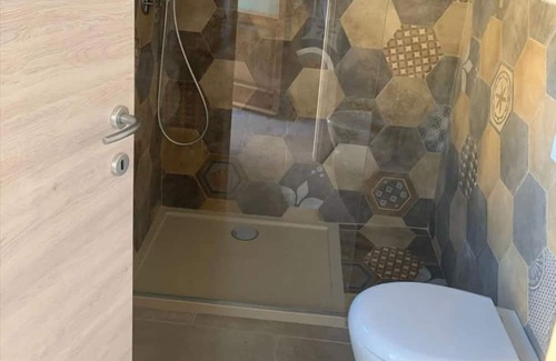 Radicofani Apartment | Apartment "Casetta Il Glicine Up" with Shared Pool & A/C