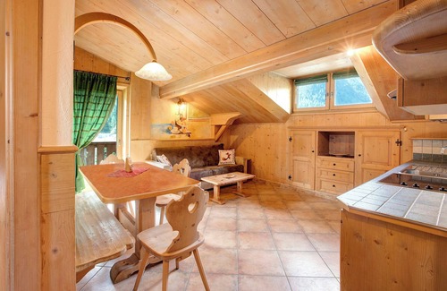 Livigno Apartment | Apartment "Castagno Chalet Cambra" with Mountain View, Wi-Fi, Terrace & Garden
