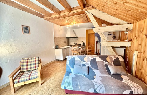 Ristolas Apartment | Apartment 'Chez Zoë Au Chalet De Segure' with Mountain View, Shared Garden and Wi-Fi
