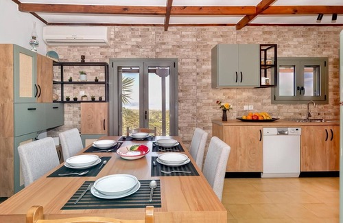 Agia Apartment | Apartment 'Christine House Platanias' with Sea View, Wi-Fi and Air Conditioning