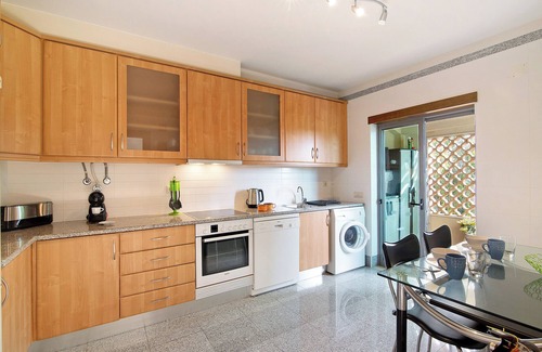 Vale de Parra Apartment | Apartment 'Condomínio Quinta Do Vale' with Shared Pool, Wi-Fi and Air Conditioning