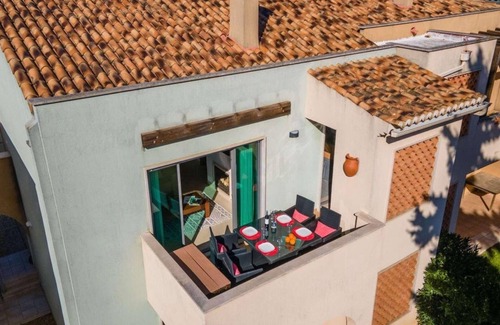 Vale de Parra Apartment | Apartment 'Condomínio Quinta Do Vale' with Shared Pool, Wi-Fi and Air Conditioning