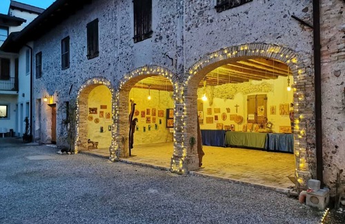 Sedegliano Apartment | Apartment 'Corte degli Artisti' with Open Terrace, Garden & Wi-Fi