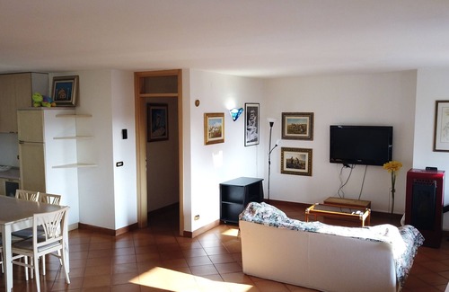 Sedegliano Apartment | Apartment 'Corte degli Artisti' with Open Terrace, Garden & Wi-Fi