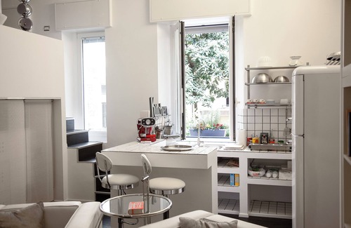 Central Station Apartment | Apartment 'Cube Center Milan Relaxing' with Wi-Fi and Air Conditioning