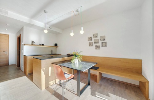 Schenna Apartment | Apartment 'Dahoam - Vistasuite' with Mountain View, Shared Pool and Wi-Fi