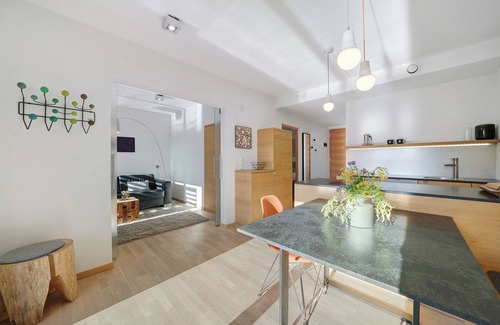 Schenna Apartment | Apartment 'Dahoam - Vistasuite' with Mountain View, Shared Pool and Wi-Fi