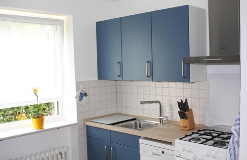 Kirchditmold Apartment | Apartment 'Das Blaue Haus' with Private Terrace and Wi-Fi