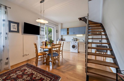 Terlano Apartment | Apartment 'Das Landhaus Apt Chardonnay' with Mountain View, Private Terrace and Wi-Fi