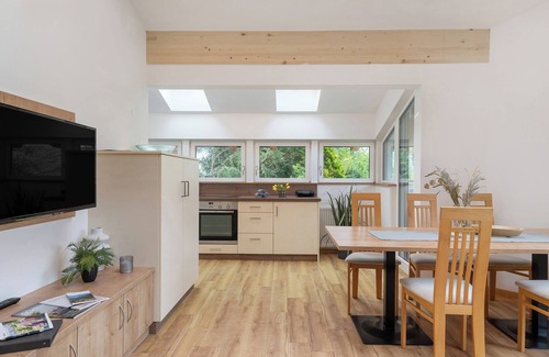 Schenna Apartment | Apartment 'De Luxe 5' with Mountain View, Shared Terrace and Wi-Fi