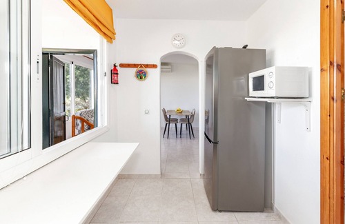 Los Delfines Apartment | Apartment 'De Playa En Ciutadella' with Shared Pool, Shared Garden and Wi-Fi