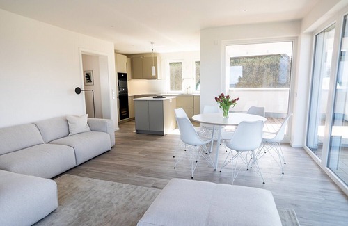Kalifornien Apartment | Apartment 'Ferienwohnung Backbord' with Sea View, Shared Garden and Wi-Fi