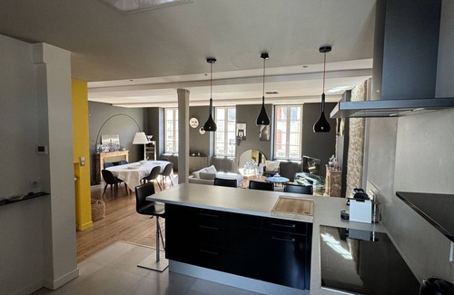 Beaune Apartment | Apartment-Deluxe-Ensuite-City view