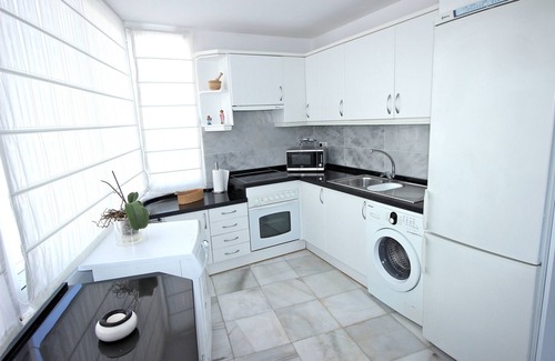 Marbella City Centre Apartment | Apartment 'Deluxe On The Beach' with Sea View, Wi-Fi and Air Conditioning