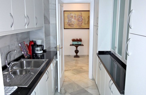 Marbella City Centre Apartment | Apartment 'Deluxe On The Beach' with Sea View, Wi-Fi and Air Conditioning