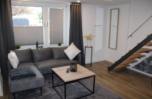 Rodgau Apartment | Apartment "Design Immo Rhein Main Rodgau" with Shared Garden & Wi-Fi