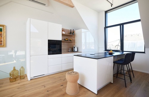 Loretto Apartment | Apartment 'Designapartment Salzburg' with Mountain View, Wi-Fi and Air Conditioning