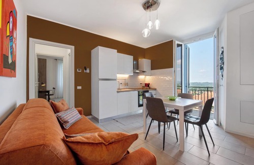 Senna Comasco Apartment | Apartment 'Diamond House Holiday' with Mountain View, Wi-Fi and Air Conditioning