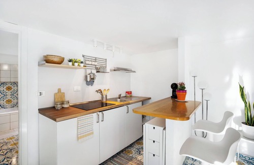 Historical Downtown Salerno Apartment | Apartment 'Dimora Porta San Nicola Salerno' with Sea View, Wi-Fi and Air Conditioning