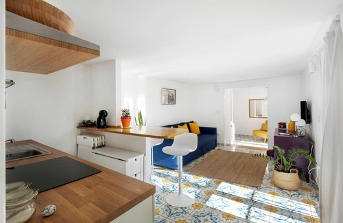 Historical Downtown Salerno Apartment | Apartment 'Dimora Porta San Nicola Salerno' with Sea View, Wi-Fi and Air Conditioning