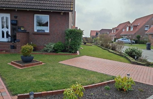 Neßmersiel Apartment | Apartment directly on the dike, central quiet location, modern, WLAN, up to 5 pers.
