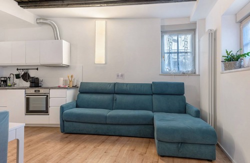 Old Town Apartment | Apartment 'Dolomiti 2' with Wi-Fi and Air Conditioning