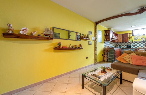 Castiadas Apartment | Apartment "Domus Blanca Max" with Wi-Fi & Garden