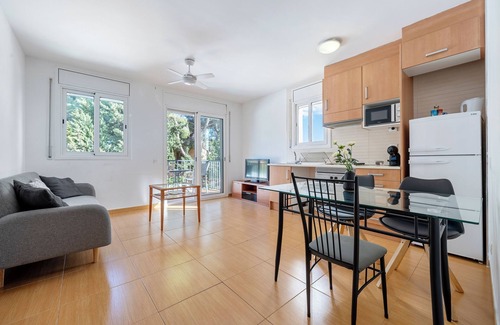 Segur de Calafell Apartment | Apartment 'Dorada 2-2' with Shared Pool, Shared Garden and Wi-Fi