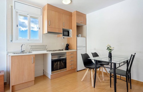 Segur de Calafell Apartment | Apartment 'Dorada 2-2' with Shared Pool, Shared Garden and Wi-Fi