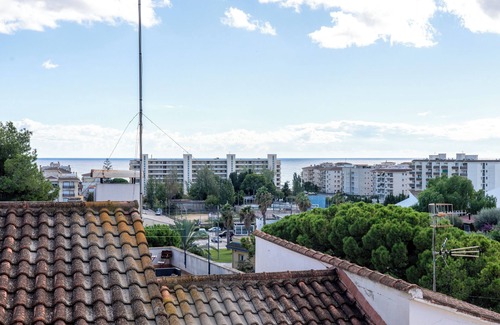 Segur de Calafell Apartment | Apartment 'Dorada 2-2' with Shared Pool, Shared Garden and Wi-Fi