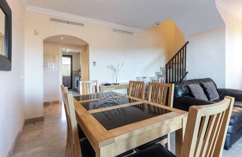 Buenas Noches Apartment | Apartment 'Duplex Estepona' with Mountain View, Wi-Fi and Air Conditioning