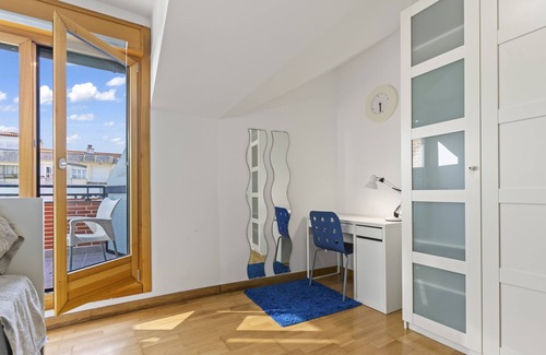 Santona Apartment | Apartment "Dúplex Santoña Juan de la Cosa" near the Beach with Wi-Fi & Terrace