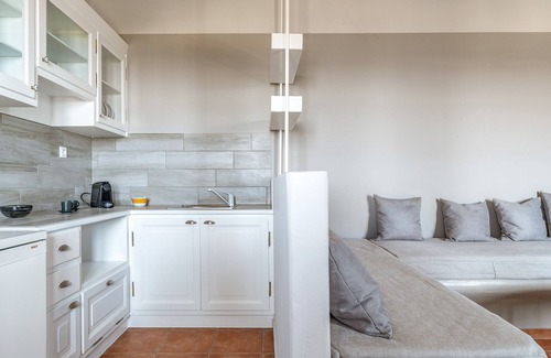Agios Ioannis Apartment | Apartment 'Ethelio Rinia' with Sea View, Wi-Fi and Air Conditioning