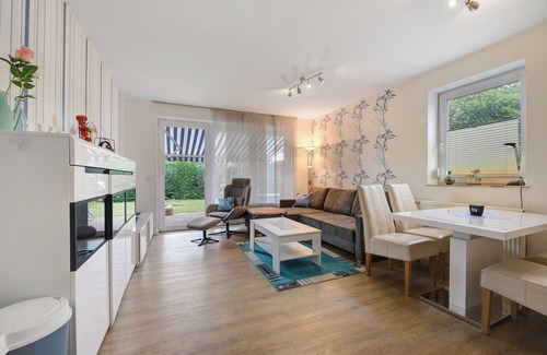 Sahlenburg Apartment | Apartment 'Eggers' with Private Terrace, Shared Garden and Wi-Fi